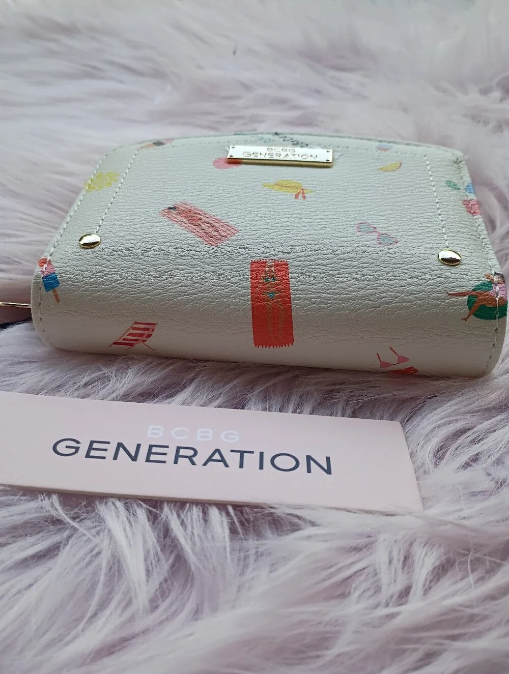 NEW BCBGeneration White Summer Beach Themed Wallet